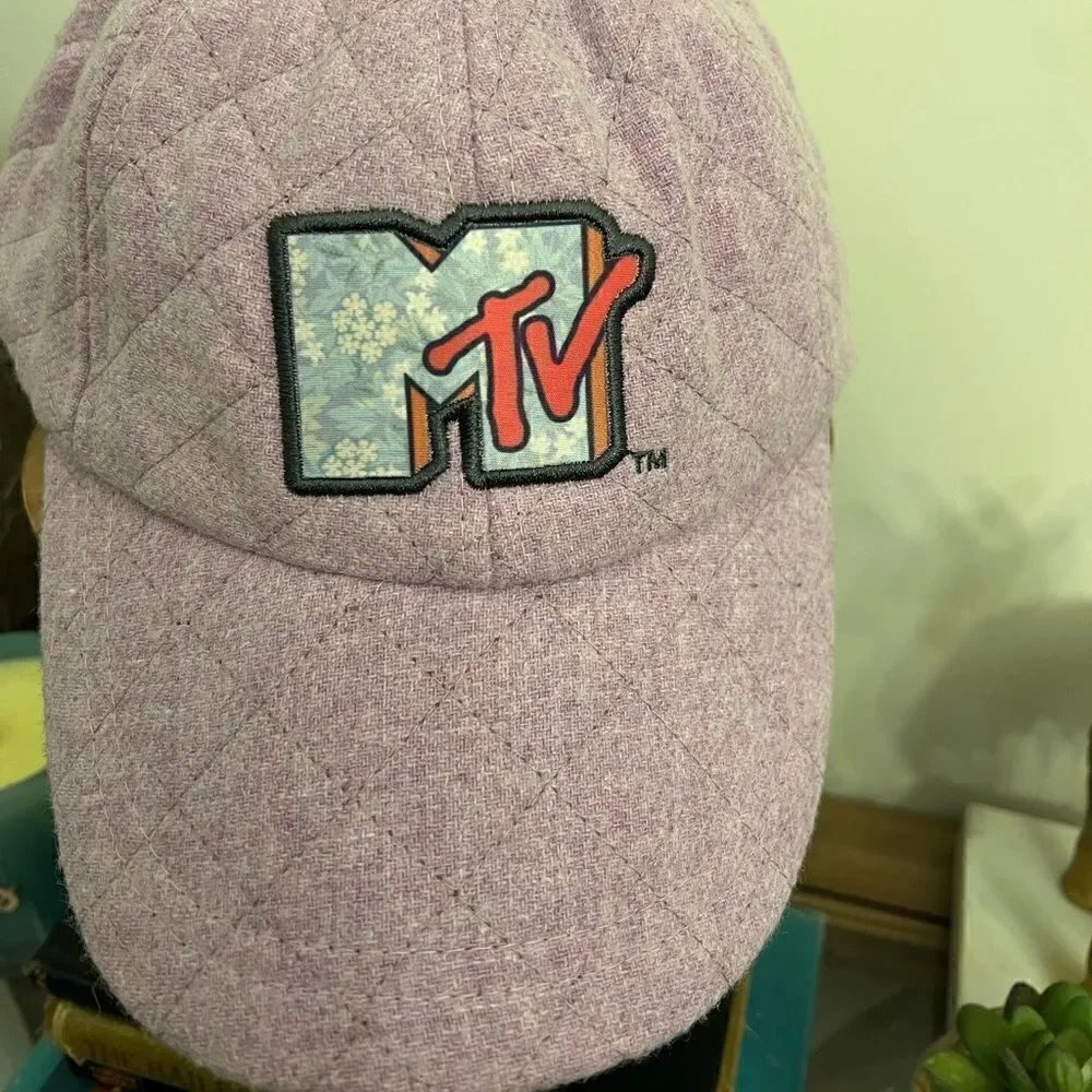 NWT MTV quilted adjustable women’s cap.